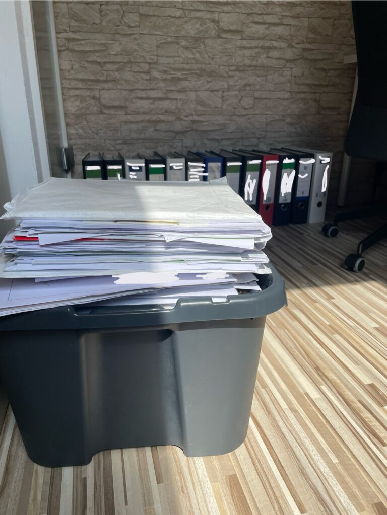 Papierkramberg Wäschkorb zu viel chaos, Papierkramordnung