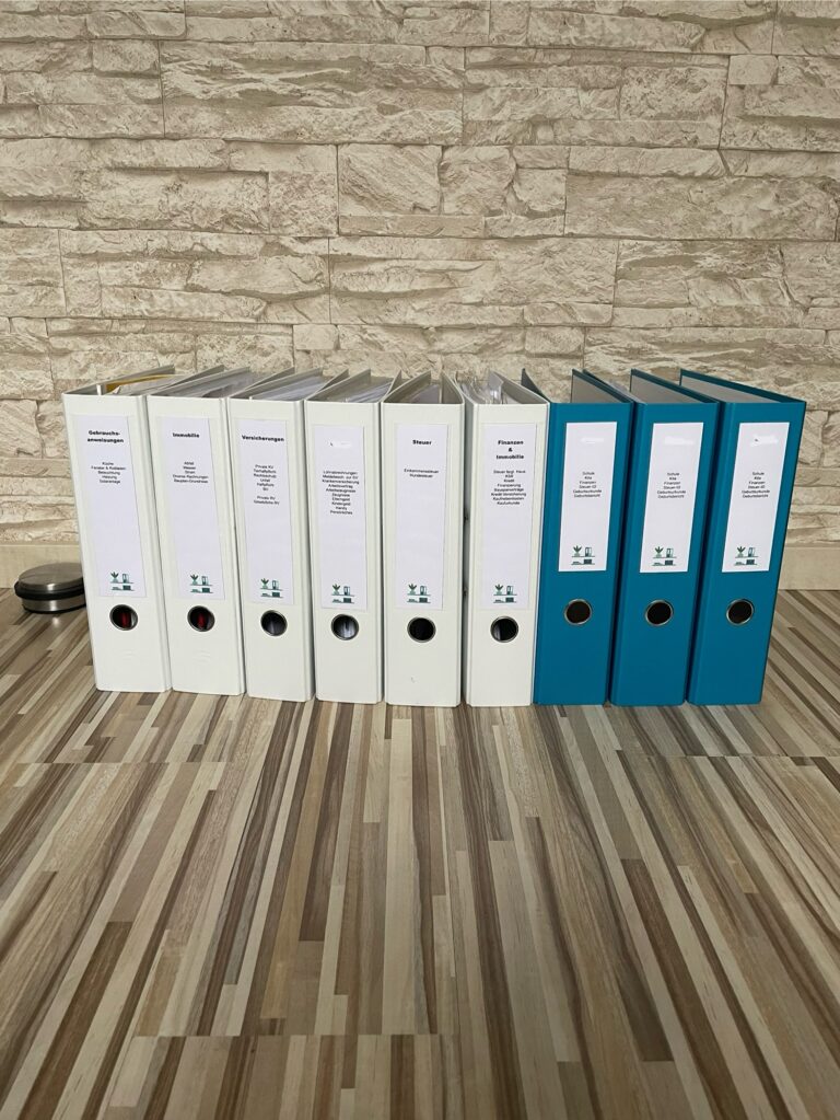 schöne Ordner Ordnung im Papierkram einheitliche Ordnerrücken